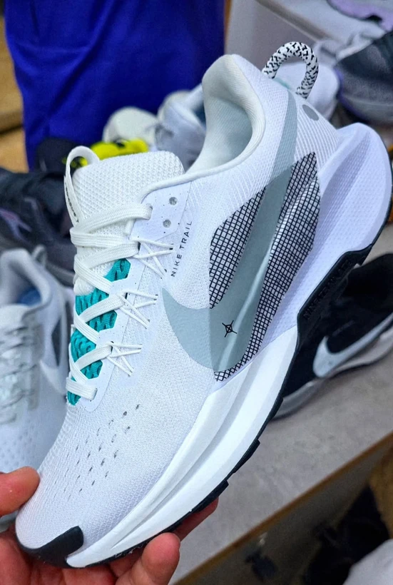 1780921184_434251237 کتونی نایک پگاسوس تریل ۵ سفید طوسی سایز ۴۰ تا ۴۵ NIKE PEGASUS TRAIL - Image 1