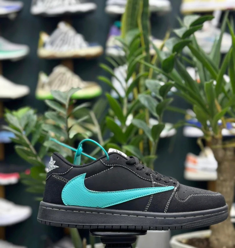 1783163388_6200414973 کتونی نایک تراویس اسکات سایز 41 تا 44 آبی و مشکی NIKE JORDAN - تصویر 1