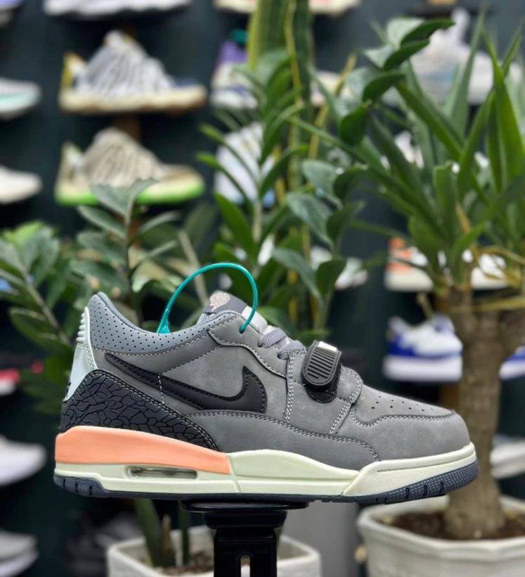 1783163720_4139188227 کتونی نایک ایر جردن سایز 41 تا 44 طوسی و مشکی NIKE JORDAN - تصویر 1
