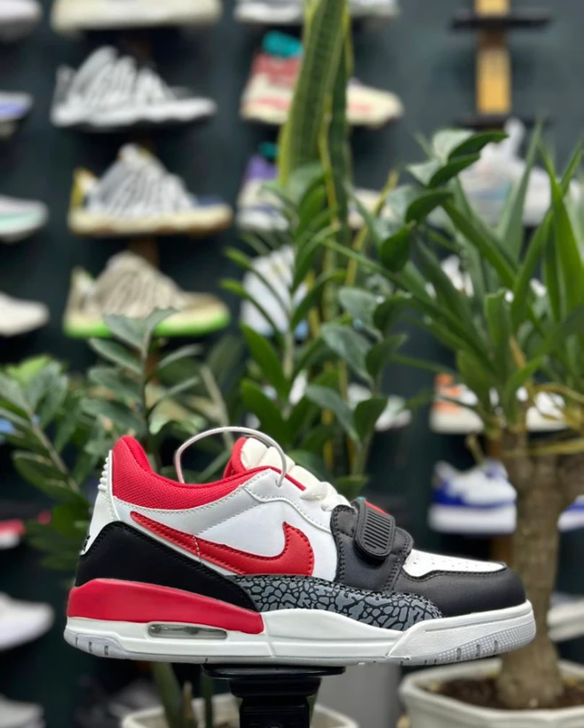 1783163743_7110363038 کتونی نایک ایر جردن سایز 41 تا 44 سفید و قرمز و طوسی و مشکی NIKE JORDAN - تصویر 1