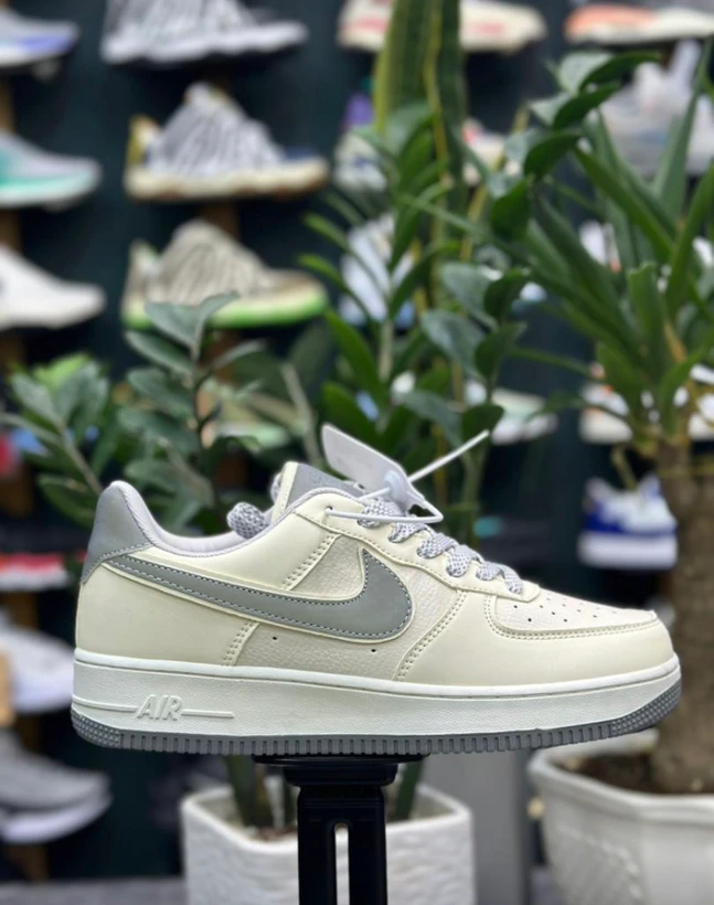 1783163916_861803642 کتونی نایک جردن سایز 41 تا 44 کرم طوسی NIKE JORDAN - تصویر 1