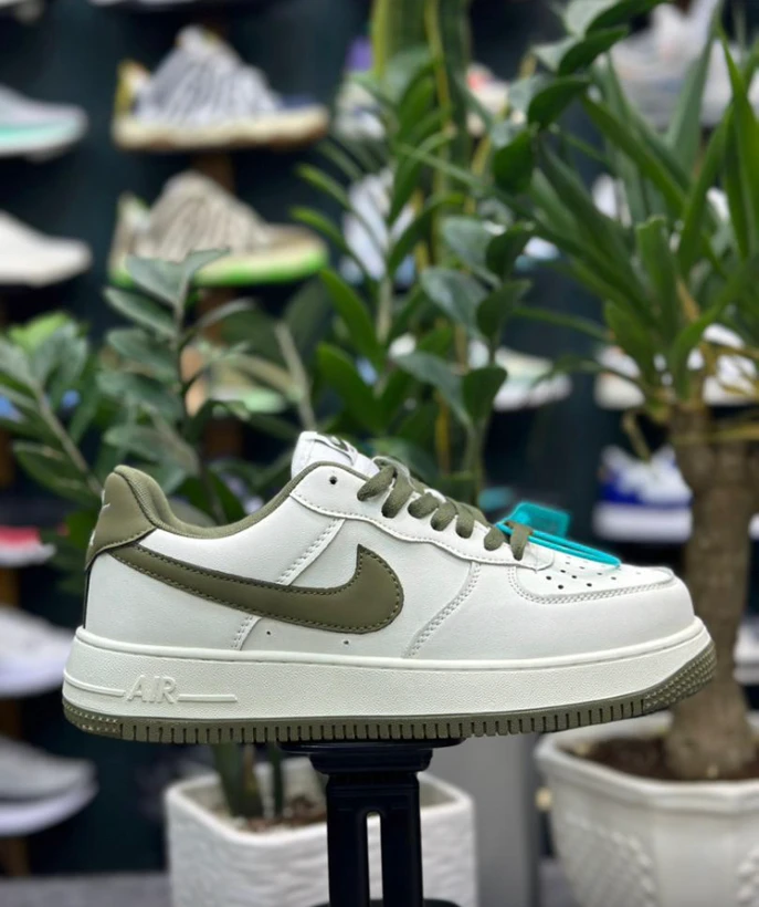 1783163945_2010554922 کتونی نایک جردن سایز 41 تا 44 سفید سدری NIKE JORDAN - تصویر 1
