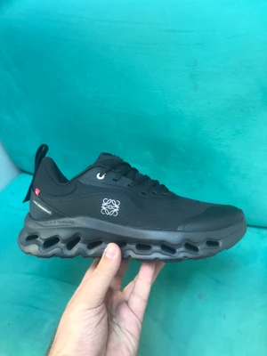 1783261259_540908720 کتونی آن رانینگ(کیوسی) لوئوه سایز 41 تا 45 تمام مشکی ON RUNNING LOEWE - تصویر 1